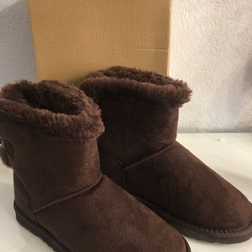 UGG BOOTS - Picture 2 of 3
